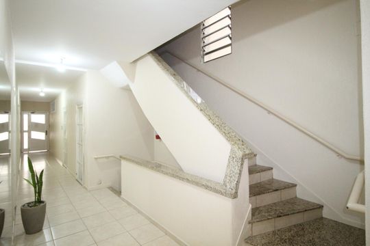 Corredor de apartamento à venda com 2 quartos, 70m² em Petrópolis, Porto Alegre