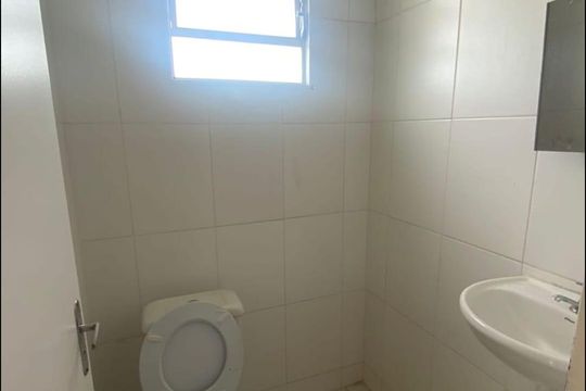 Banheiro de casa à venda com 2 quartos, 64m² em Residencial Cosmos, Campinas