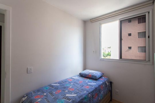 Quarto de apartamento para alugar com 2 quartos, 50m² em Planalto, Belo Horizonte