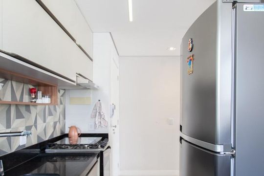 Cozinha de apartamento para alugar com 2 quartos, 50m² em Planalto, Belo Horizonte
