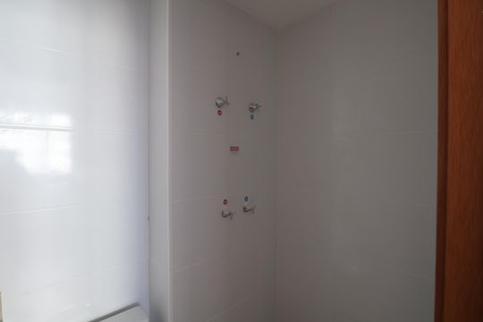 Banheiro de apartamento para alugar com 2 quartos, 40m² em Fátima, Canoas