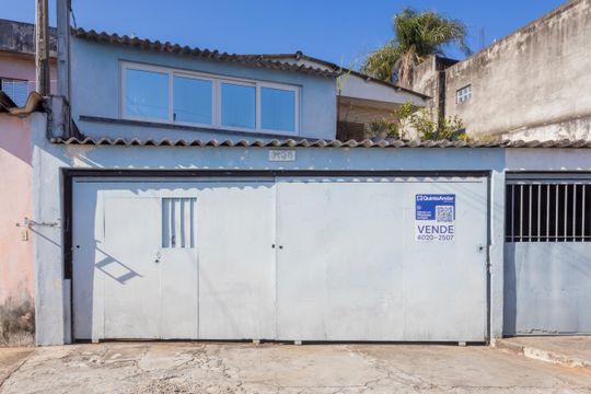 Fachada de casa à venda com 3 quartos, 200m² em Jardim Maria Rita, São Paulo