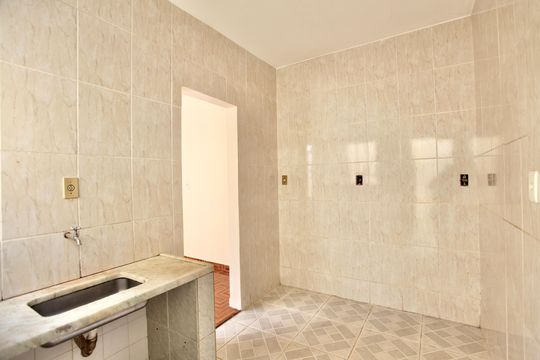 Cozinha e Área de Serviço de casa para alugar com 2 quartos, 40m² em Camargos, Belo Horizonte