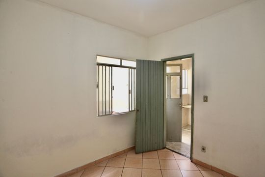 Quarto 2 de casa para alugar com 2 quartos, 40m² em Camargos, Belo Horizonte