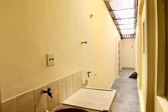 Cozinha e Área de serviço de casa para alugar com 2 quartos, 40m² em Camargos, Belo Horizonte