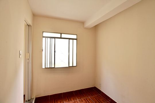 Quarto 1 de casa para alugar com 2 quartos, 40m² em Camargos, Belo Horizonte