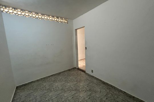 Quarto de casa para alugar com 1 quarto, 45m² em Vila Valqueire, Rio de Janeiro