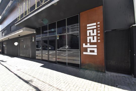 Fachada de kitnet/studio para alugar com 1 quarto, 25m² em Centro, Curitiba
