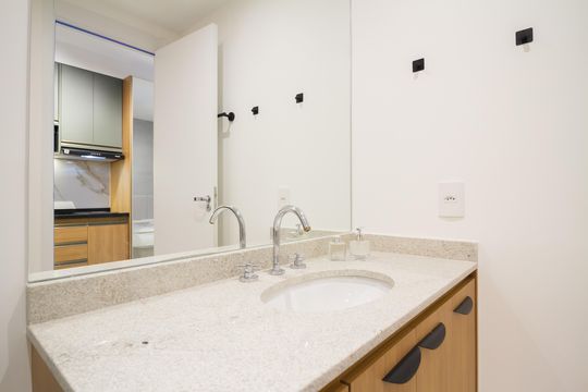 Banheiro de kitnet/studio para alugar com 1 quarto, 26m² em Vila Zilda, São Paulo