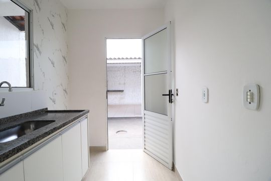 Cozinha de casa de condomínio para alugar com 2 quartos, 90m² em Aclimação, Uberlândia