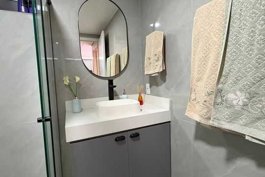 Banheiro de apartamento para alugar com 1 quarto, 57m² em Jardim Alvorada, Nova Iguaçu