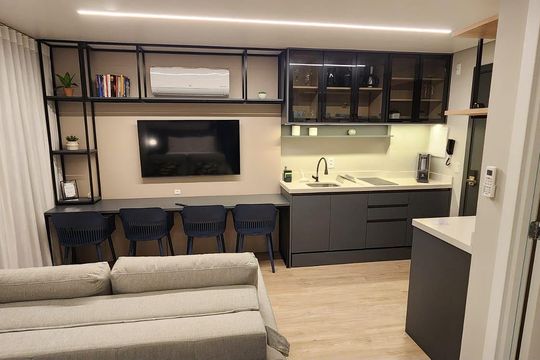 Cozinha de apartamento para alugar com 1 quarto, 26m² em Água Verde, Curitiba