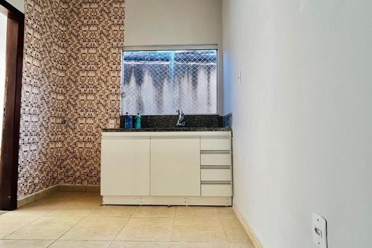 Cozinha e Área de Serviço de casa para alugar com 3 quartos, 110m² em Céu Azul, Belo Horizonte