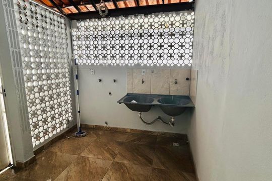 Cozinha e Área de Serviço de casa para alugar com 3 quartos, 110m² em Céu Azul, Belo Horizonte
