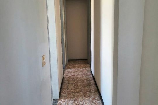 Corredor de apartamento para alugar com 2 quartos, 63m² em Anchieta, Nilópolis