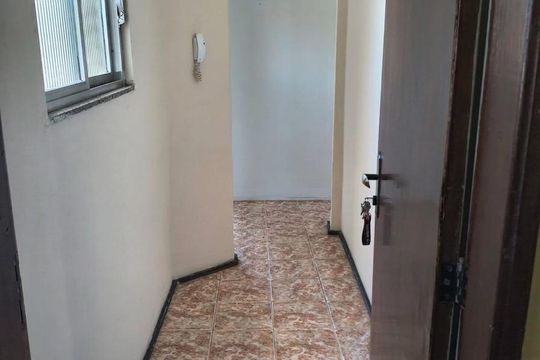 Corredor de apartamento para alugar com 2 quartos, 63m² em Anchieta, Nilópolis