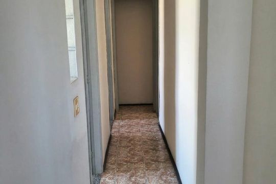Corredor de apartamento para alugar com 2 quartos, 63m² em Anchieta, Nilópolis