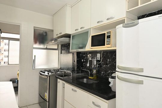 Cozinha de apartamento à venda com 2 quartos, 53m² em Jardim Umarizal, São Paulo