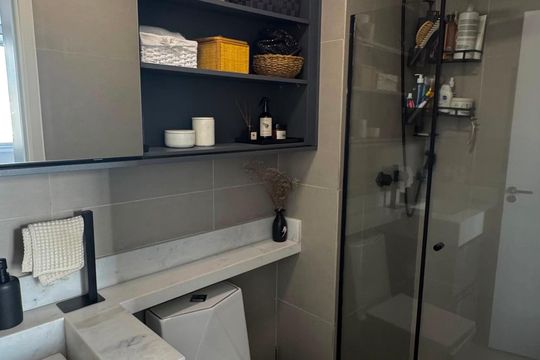 Banheiro de apartamento para alugar com 1 quarto, 30m² em Parque Industrial Tomas Edson, São Paulo