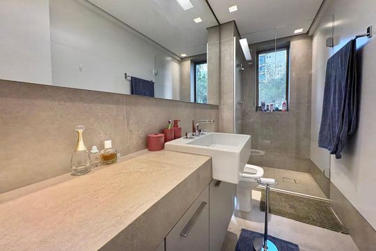 Banheiro da Suíte de apartamento à venda com 3 quartos, 100m² em Funcionários, Belo Horizonte