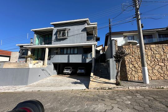 Fachada de casa de condomínio para alugar com 1 quarto, 500m² em Jardim Coleginho, Jacareí