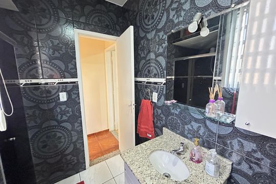 Banheiro de apartamento para alugar com 2 quartos, 54m² em Vila Valqueire, Rio de Janeiro