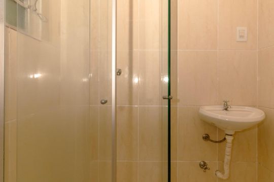 Banheiro de apartamento para alugar com 2 quartos, 55m² em Centro Histórico, Porto Alegre