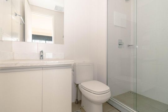 Banheiro de apartamento para alugar com 1 quarto, 48m² em Jardim do Salso, Porto Alegre