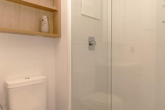 Banheiro de apartamento para alugar com 1 quarto, 48m² em Jardim do Salso, Porto Alegre