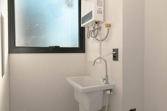 Área de serviço de apartamento para alugar com 1 quarto, 48m² em Jardim do Salso, Porto Alegre
