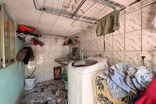 Lavanderia de casa à venda com 6 quartos, 258m² em Vila Príncipe de Gales, Santo André