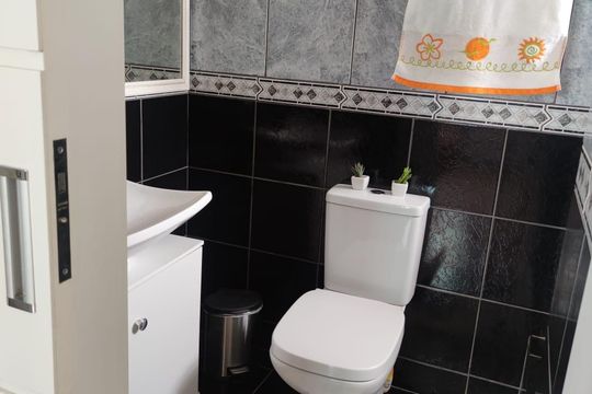 Banheiro de apartamento para alugar com 2 quartos, 60m² em Morro Santana, Porto Alegre