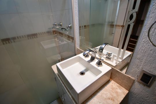 Banheiro de apartamento para alugar com 1 quarto, 84m² em Centro, Campinas