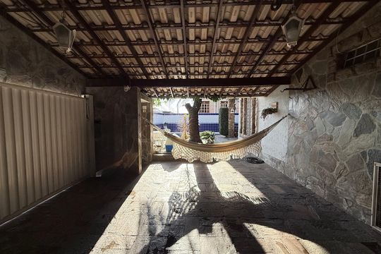 Garagem de casa à venda com 4 quartos, 300m² em Alto Caiçaras, Belo Horizonte