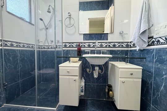 Banheiro de casa à venda com 4 quartos, 300m² em Alto Caiçaras, Belo Horizonte