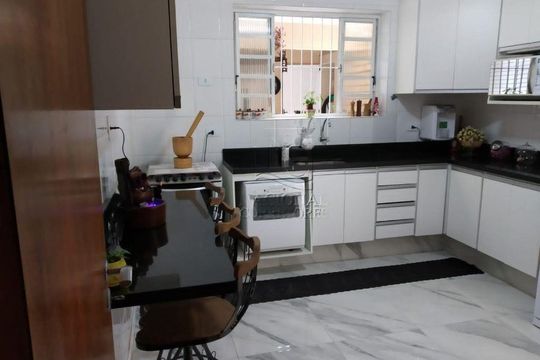Casa à venda com 3 quartos, 200m² em Jardim Monte Libano, Santo André