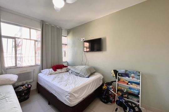 Quarto 1 de apartamento à venda com 2 quartos, 75m² em Ipanema, Rio de Janeiro