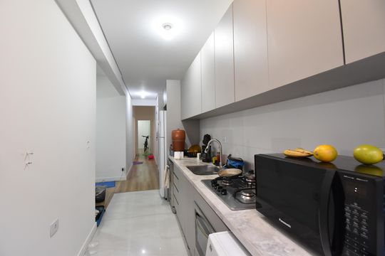 Sala/Cozinha de apartamento à venda com 3 quartos, 75m² em Centro, Curitiba