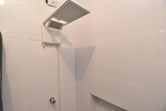 Banheiro de apartamento à venda com 3 quartos, 75m² em Centro, Curitiba