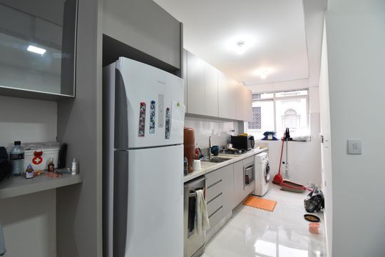 Sala/Cozinha de apartamento à venda com 3 quartos, 75m² em Centro, Curitiba