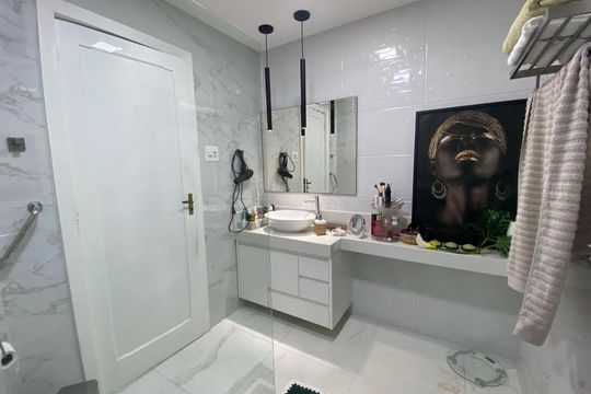 Banheiro de apartamento à venda com 3 quartos, 130m² em Icaraí, Niterói