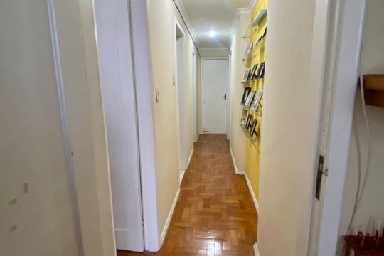 Corredor de apartamento à venda com 3 quartos, 130m² em Icaraí, Niterói