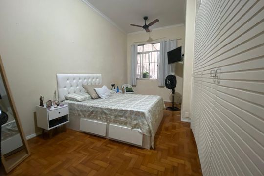 Quarto de apartamento à venda com 3 quartos, 130m² em Icaraí, Niterói
