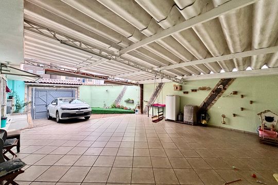 Garagem  de casa à venda com 2 quartos, 146m² em Parque Paineiras, São Paulo
