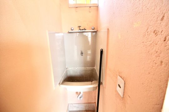 Área de serviço  de casa à venda com 2 quartos, 146m² em Parque Paineiras, São Paulo