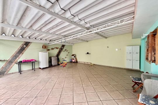 Garagem  de casa à venda com 2 quartos, 146m² em Parque Paineiras, São Paulo