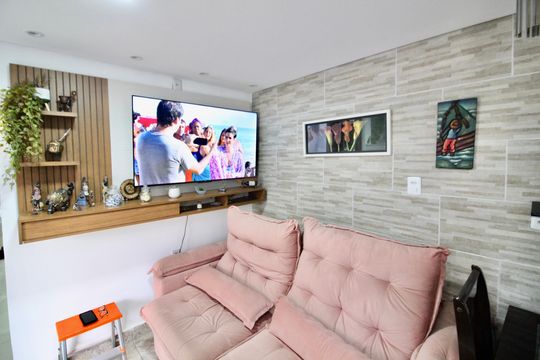 Sala de casa à venda com 2 quartos, 146m² em Parque Paineiras, São Paulo