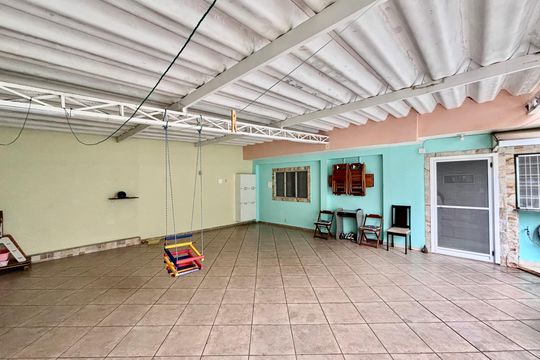 Garagem  de casa à venda com 2 quartos, 146m² em Parque Paineiras, São Paulo