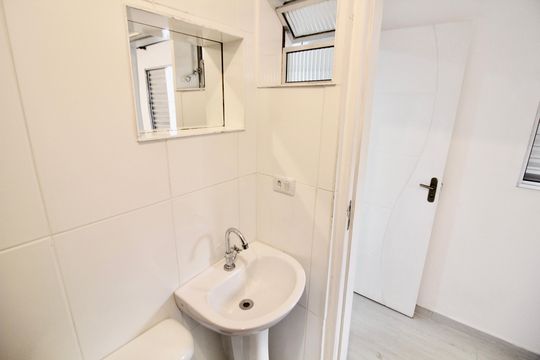 Banheiro Casa 2 de casa à venda com 2 quartos, 146m² em Parque Paineiras, São Paulo