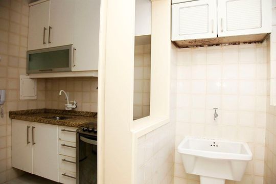 Cozinha + Área de Serviço de apartamento para alugar com 1 quarto, 50m² em Menino Deus, Porto Alegre